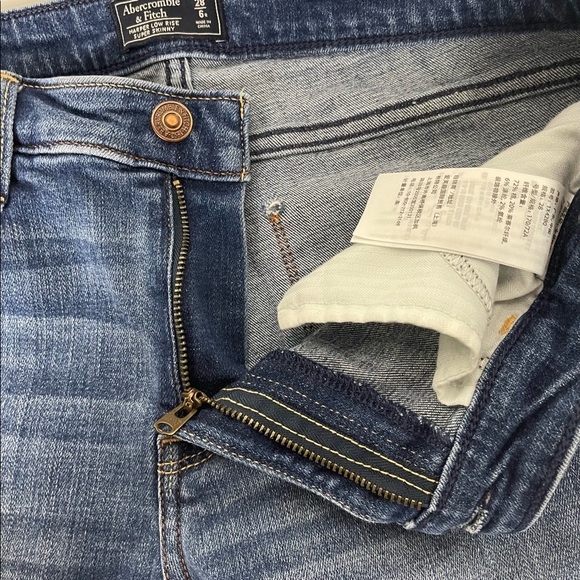 Abercrombie & Fitch Distressed Raw Hem Skinny Jeans Size 28/6 - Picture 7 of 13